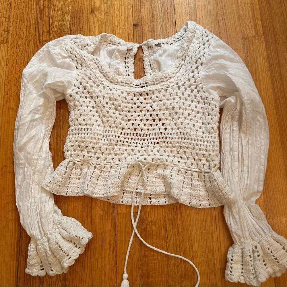 FREE PEOPLE Megan Crochet Cropped Hem Top Size Medium (#5)